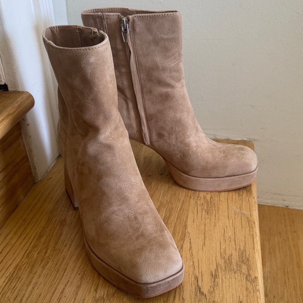 Dolce Vita Tan Suede Ankle Booties size 9.5